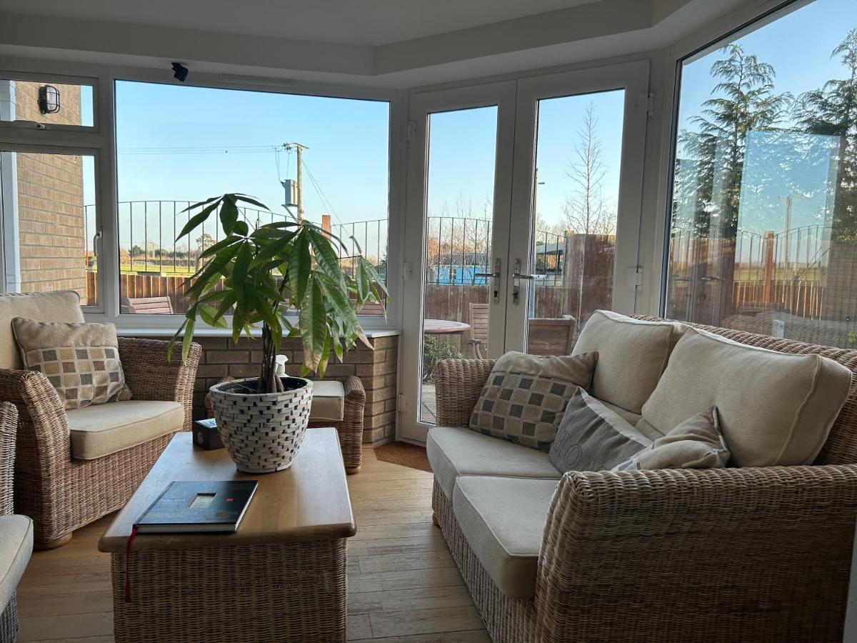 Executive Home With Plenty Of Room Ely Exterior foto